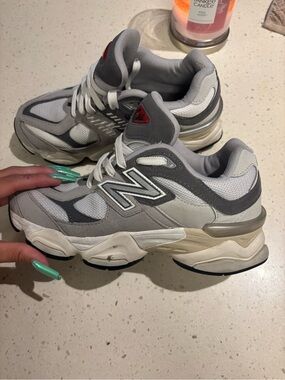 New Balance Women's Grey and White Chunky Retro Sneakers